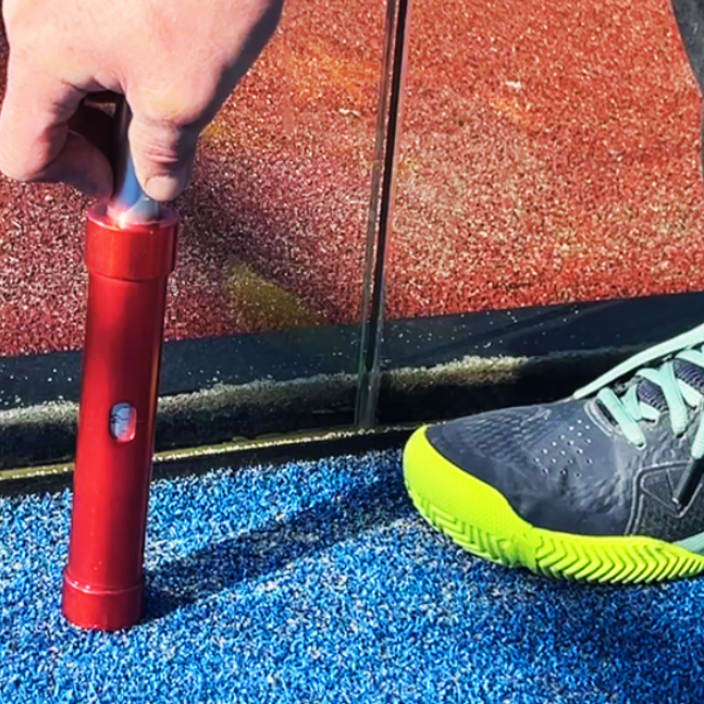 Waarom de juiste hoeveelheid zand op je padelbaan het verschil maakt