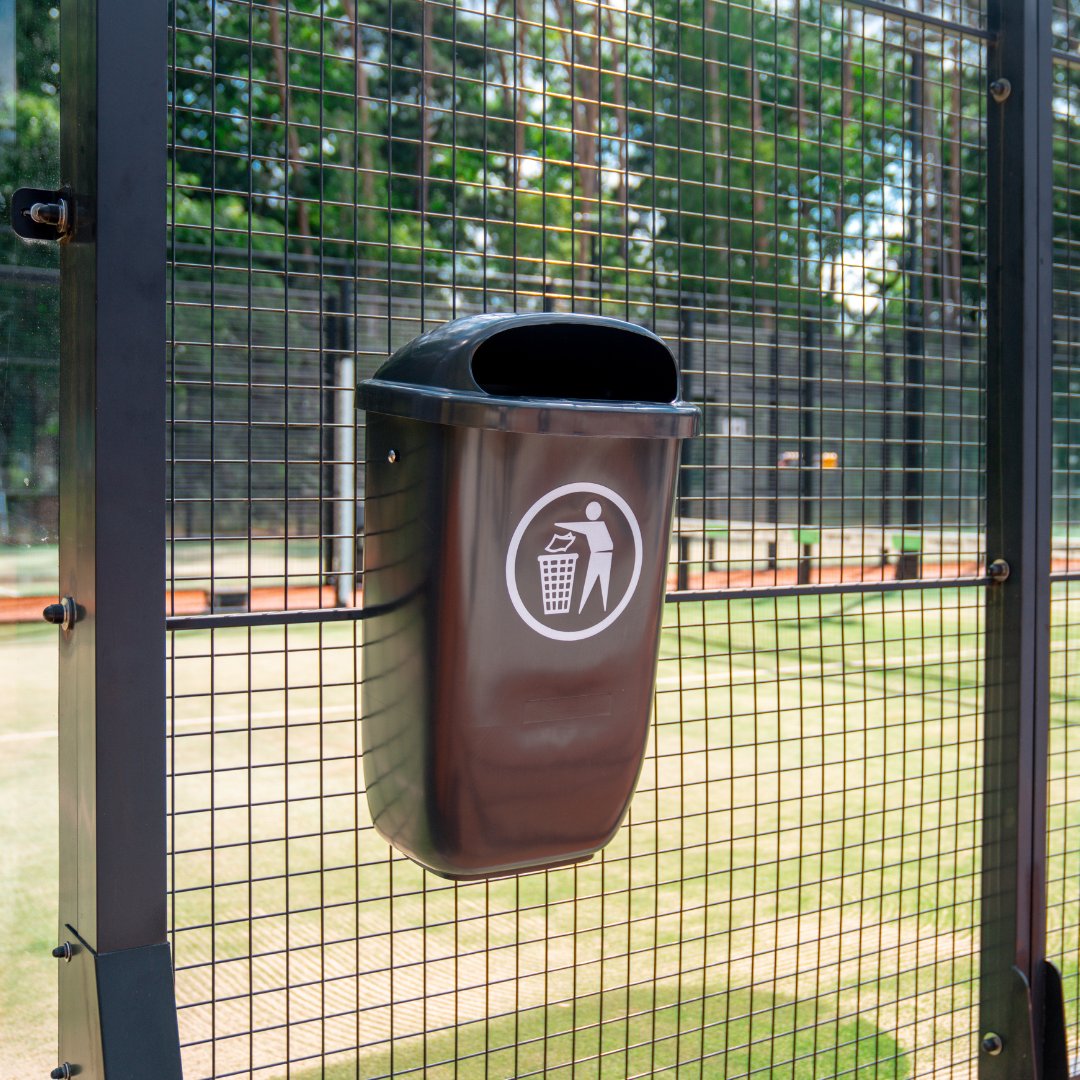 Afvalbakken, voor de inrichting van het park