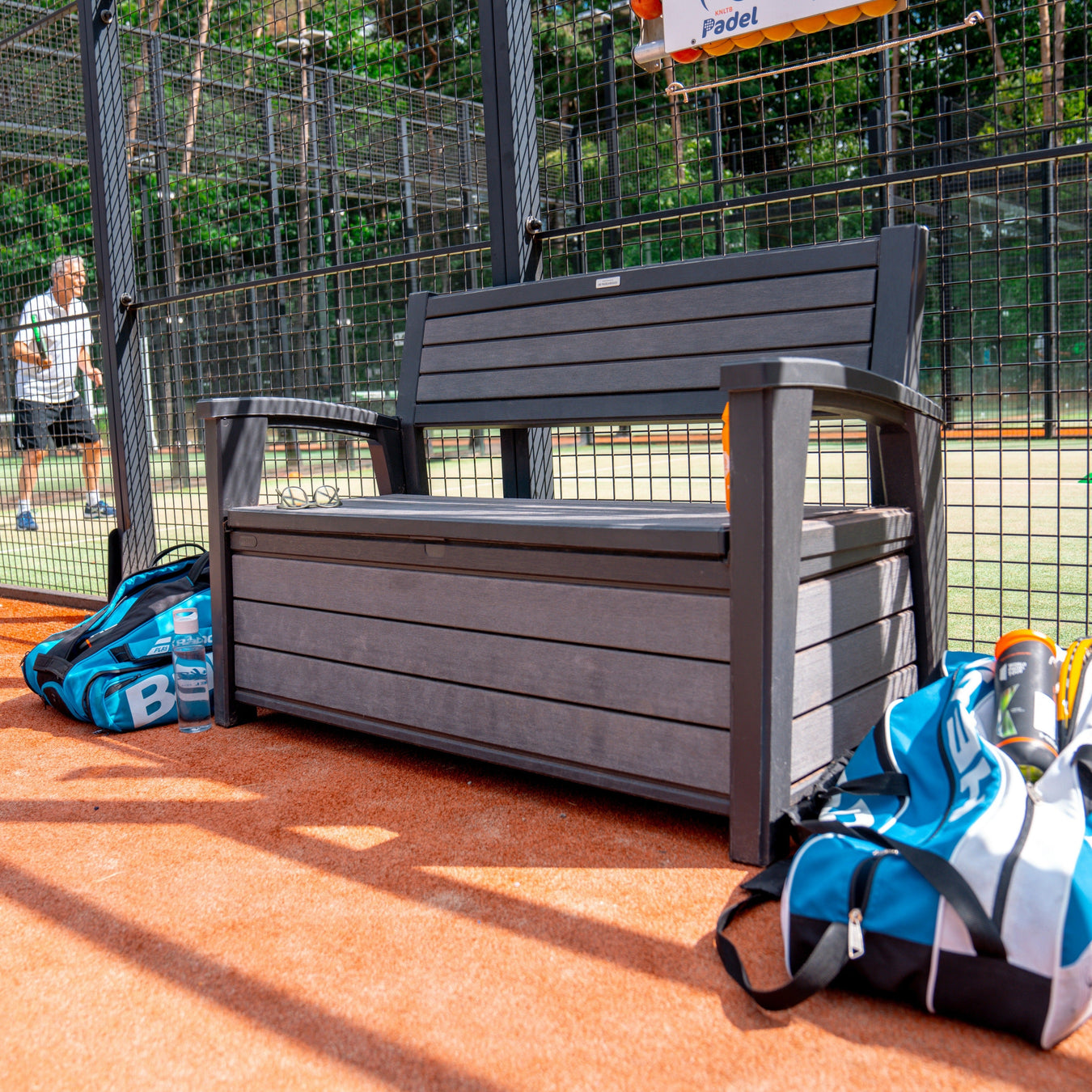 Banken voor de inrichting van tennis- en/of padel park