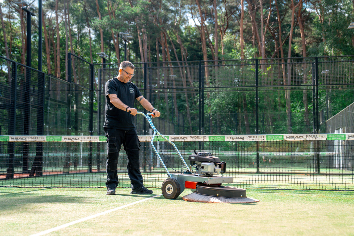 Alles voor het onderhoud van jouw padelbaan vind je bij Rekre Sport